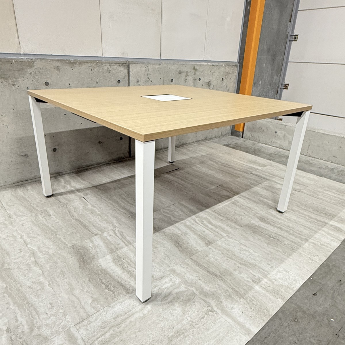 C04062 【未使用美品】 ITOKI イトーキ ActLink アクトリンク ミーティングテーブル 正方形 配線口 会議テーブル オフィス家具 美品 未使用（5/10）