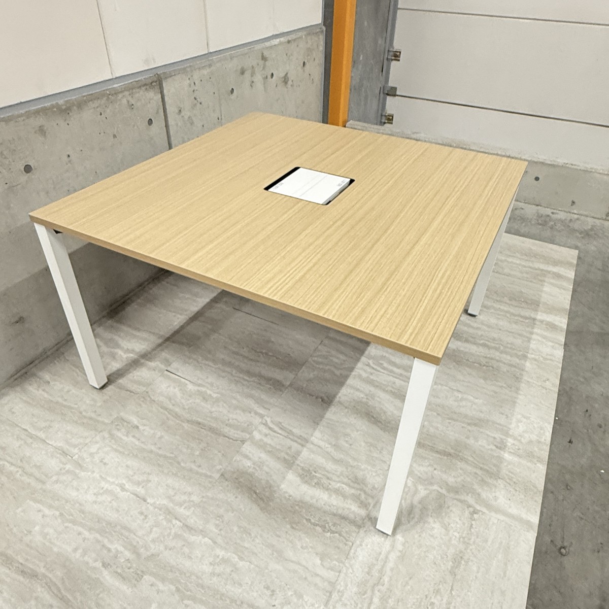 C04062 【未使用美品】 ITOKI イトーキ ActLink アクトリンク ミーティングテーブル 正方形 配線口 会議テーブル オフィス家具 美品 未使用（6/10）