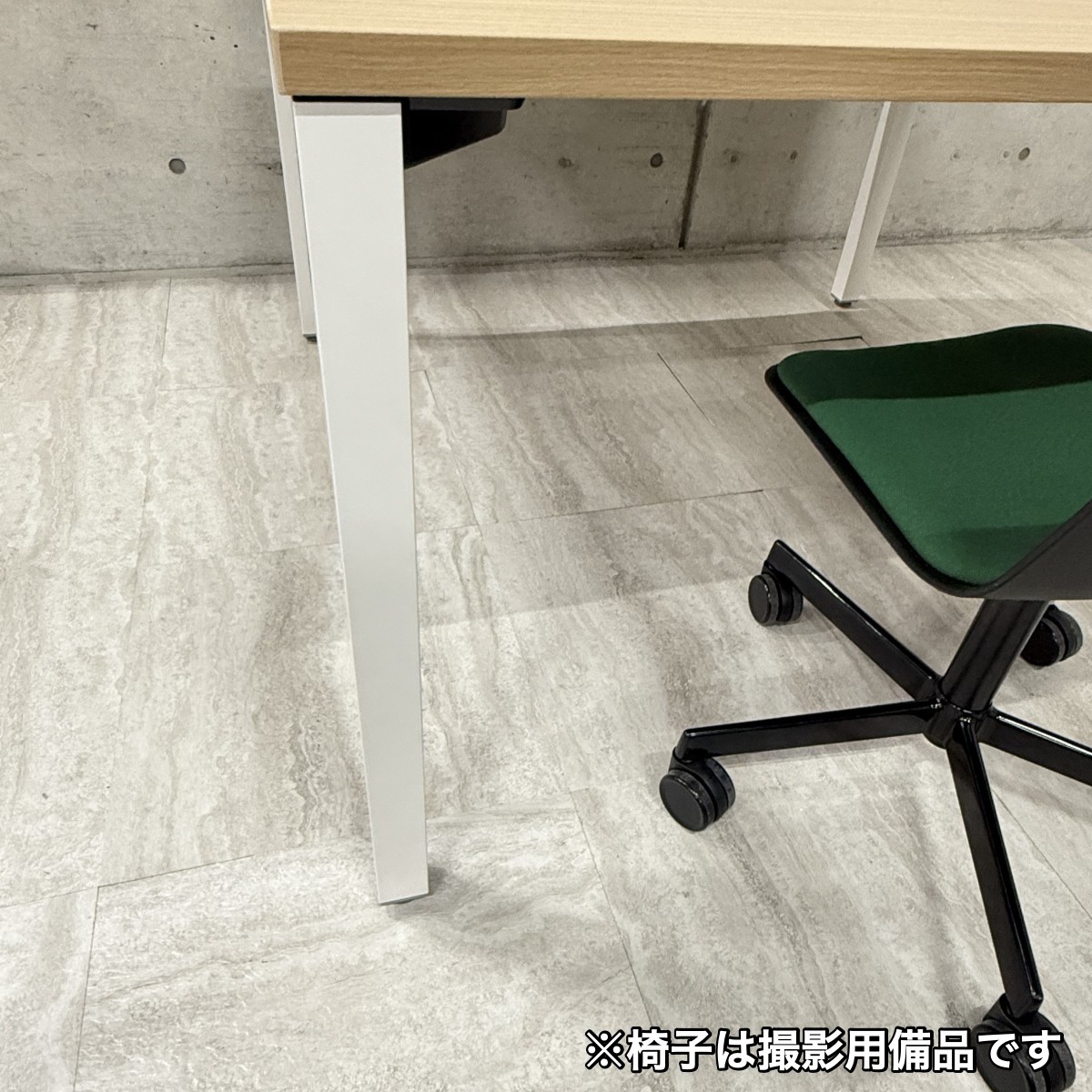 C04062 【未使用美品】 ITOKI イトーキ ActLink アクトリンク ミーティングテーブル 正方形 配線口 会議テーブル オフィス家具 美品 未使用（7/10）