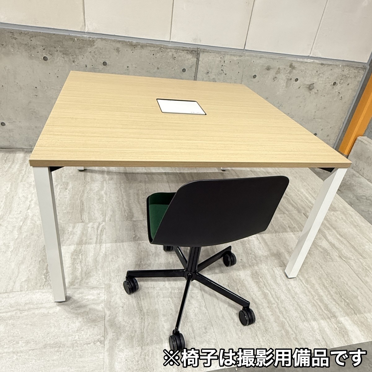 C04062 【未使用美品】 ITOKI イトーキ ActLink アクトリンク ミーティングテーブル 正方形 配線口 会議テーブル オフィス家具 美品 未使用（8/10）