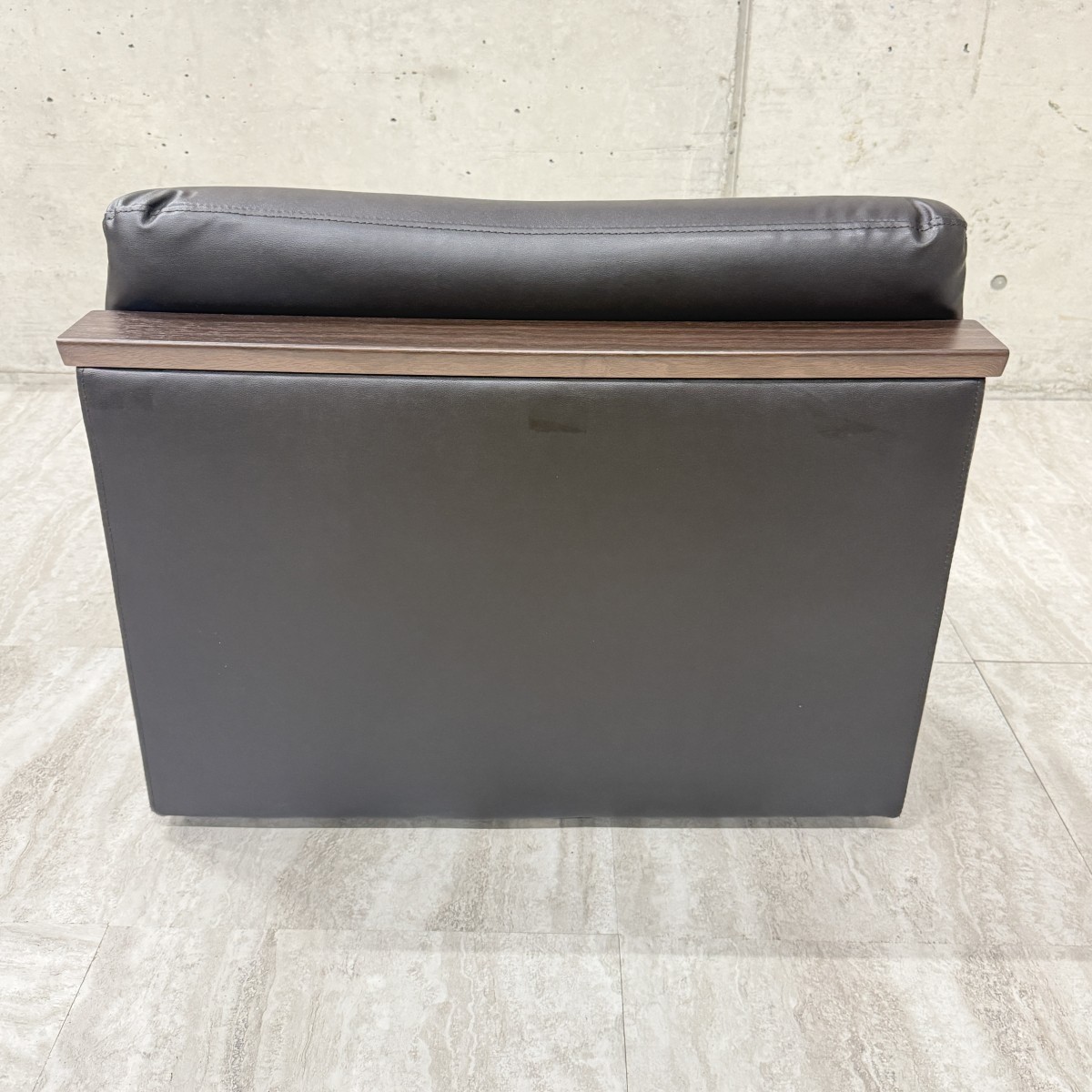 C04067 【直接引取可】 ウルピア 1P PVC BR 1人掛けソファ ブラウン 合成皮革 ローソファ W750×D810 店舗家具（3/8）