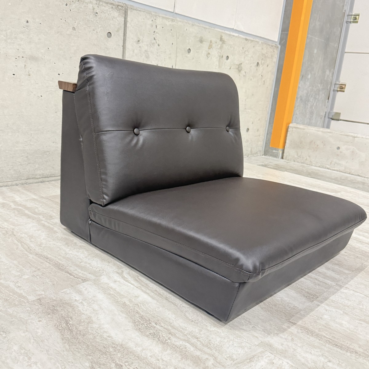 C04067 【直接引取可】 ウルピア 1P PVC BR 1人掛けソファ ブラウン 合成皮革 ローソファ W750×D810 店舗家具（5/8）