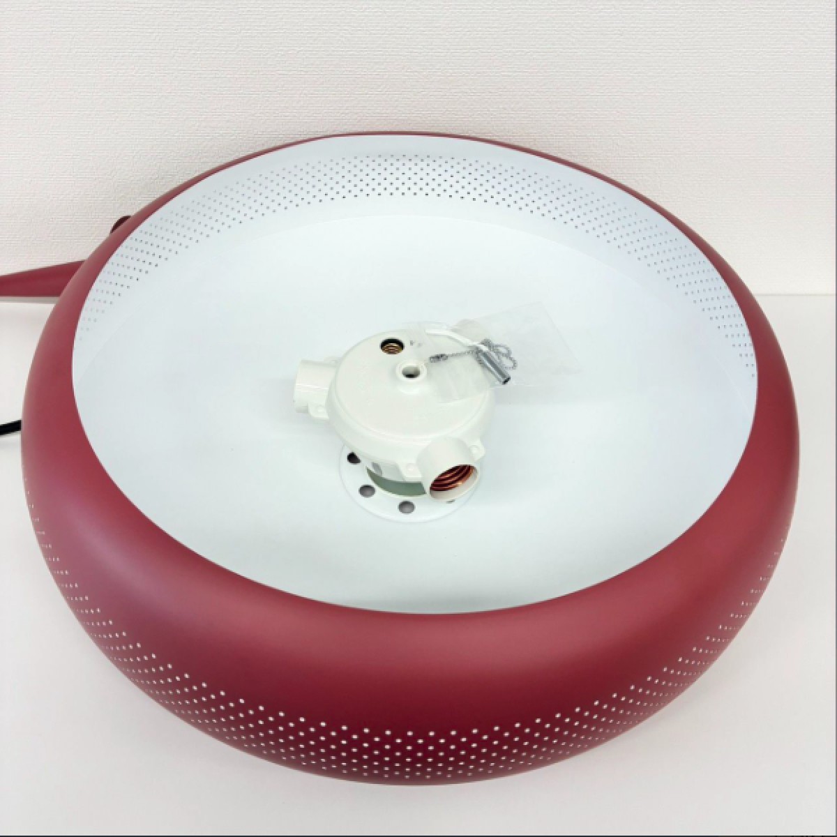 C04092【直接引取可】UMAGE ウメイ Clava Dine クラヴァダイン 02301 Red Earth 3灯 ペンダントライト 北欧照明 箱付（4/11）