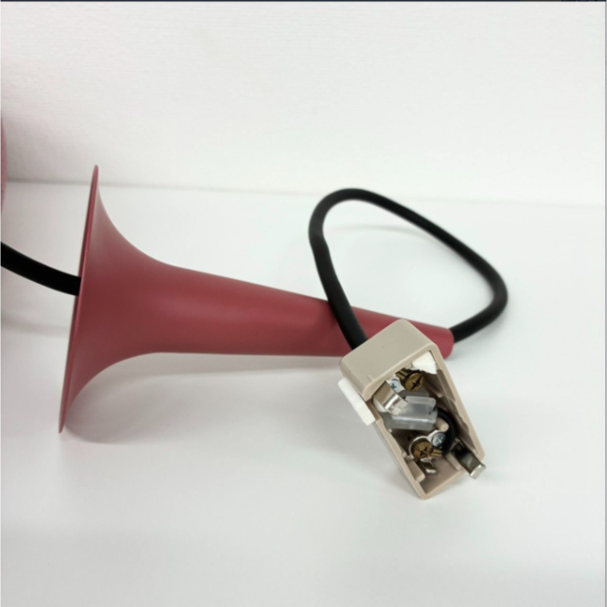 C04092【直接引取可】UMAGE ウメイ Clava Dine クラヴァダイン 02301 Red Earth 3灯 ペンダントライト 北欧照明 箱付（7/11）