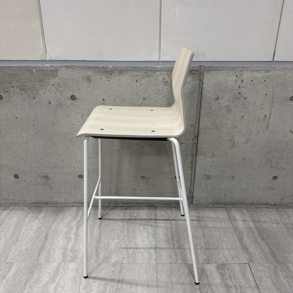 C04118【直接引取可】Okamura オカムラ Sweep スイープ L409 ハイチェア カウンターチェア 成型合板 木目 ホワイト脚 店舗什器（4/10）