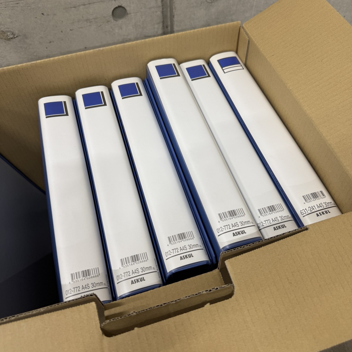C04138【直接引取可】 ASKUL アスクル A4S パイプ式ファイル 30mm ブルー 2穴 書類整理 事務用品 12冊セット 美品（2/8）