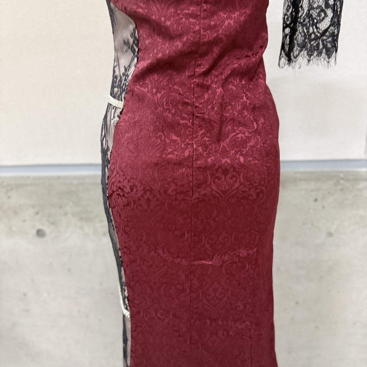 Z04218 【直接引取可】タグ付 51305 XL キャバドレス ロング ワインレッド 黒 ワンショルダー レース ビジュー ナイトドレス 大きいサイズ（6/8）