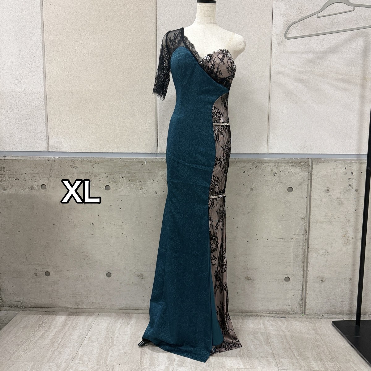 Z04219 【直接引取可】Luxe Style リュクススタイル  XL キャバドレス ロング ワンショルダー 総レース グリーン ビジュー チョーカー付