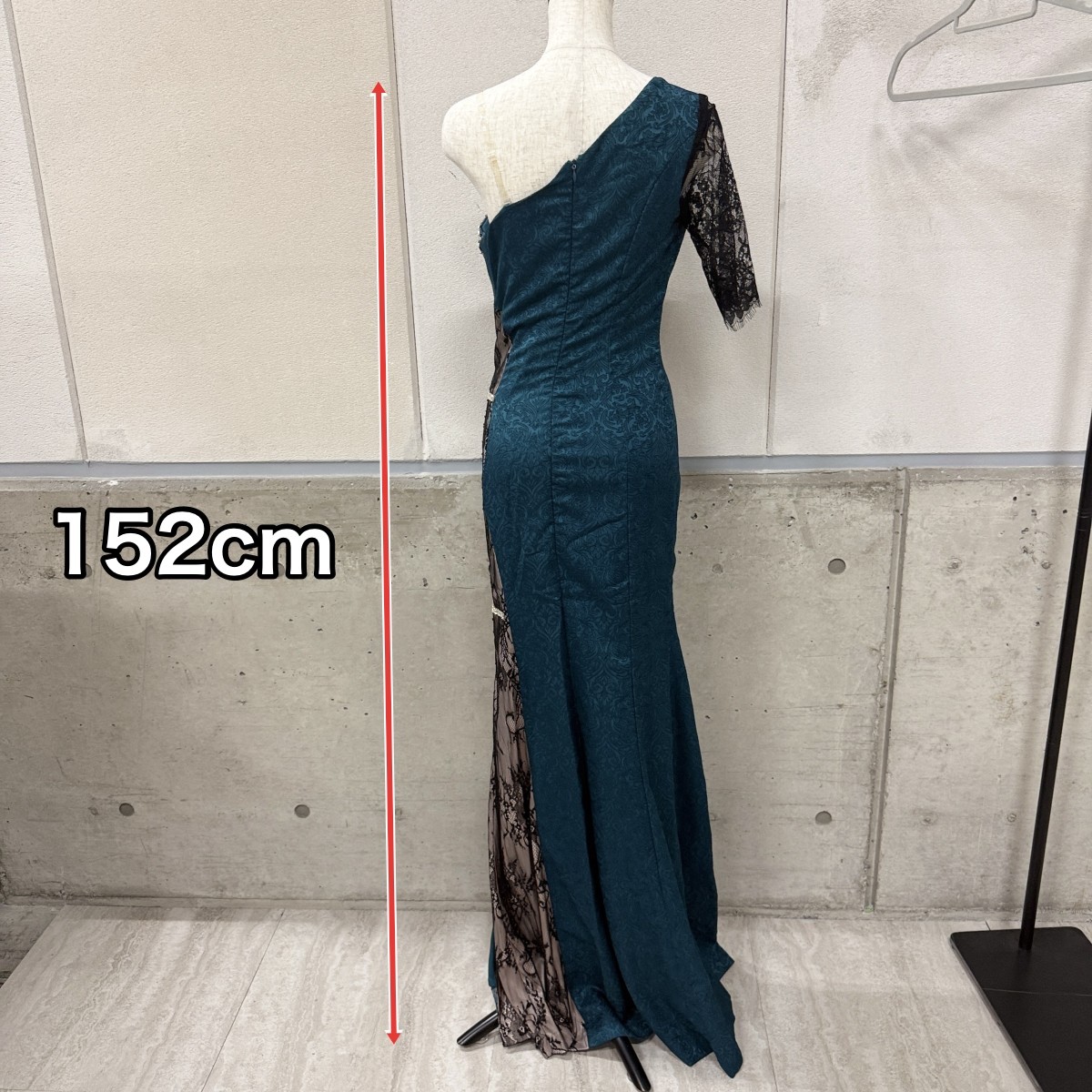 Z04219 【直接引取可】Luxe Style リュクススタイル  XL キャバドレス ロング ワンショルダー 総レース グリーン ビジュー チョーカー付（6/10）