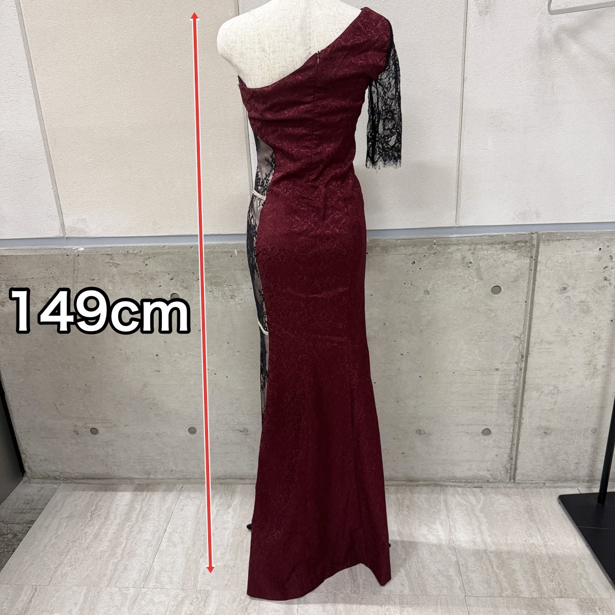 Z04222 【直接引取可】Luxe Style リュクススタイル  S キャバドレス ロング ワンショルダー レース ビジュー ボルドー 黒 チョーカー付き（4/8）