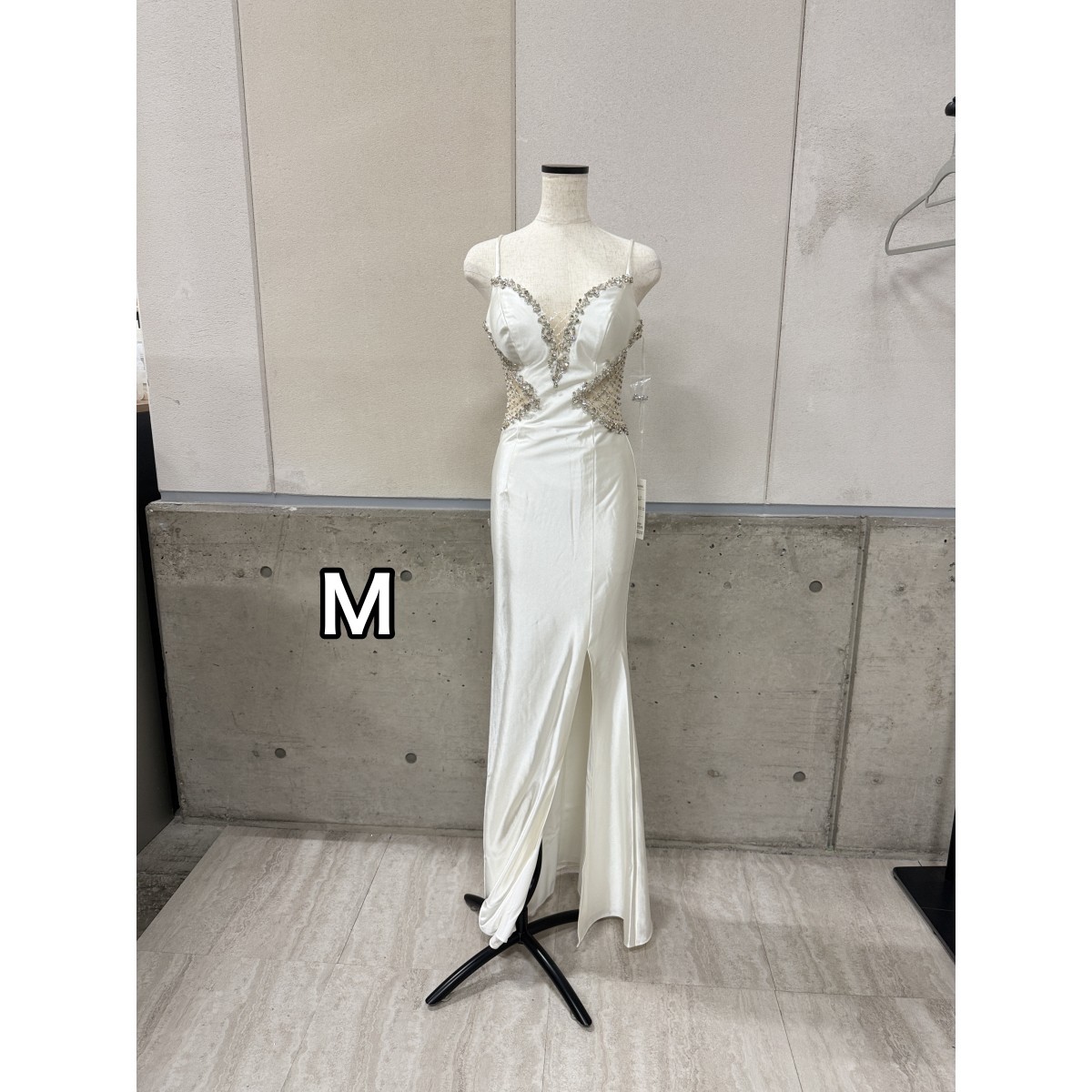 Z04226【直接引取可】LuxeStyle リュクススタイル 19046 S ホワイト キャバドレス ロングドレス ビジュー サイドシアー スリット タイト