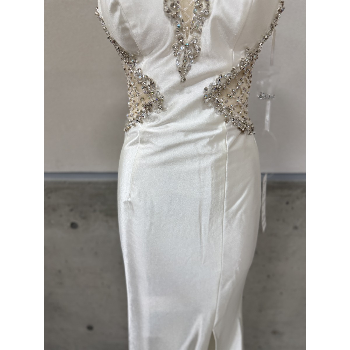 Z04226【直接引取可】LuxeStyle リュクススタイル 19046 S ホワイト キャバドレス ロングドレス ビジュー サイドシアー スリット タイト（3/9）