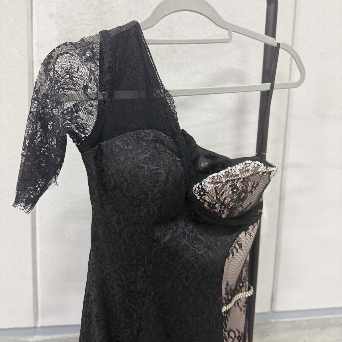 Z04227【直接引取可】タグ付き OKONOGI 51305 ロングドレス S 黒 ワンショルダー レース ビジュー キャバドレス パーティードレス（8/10）