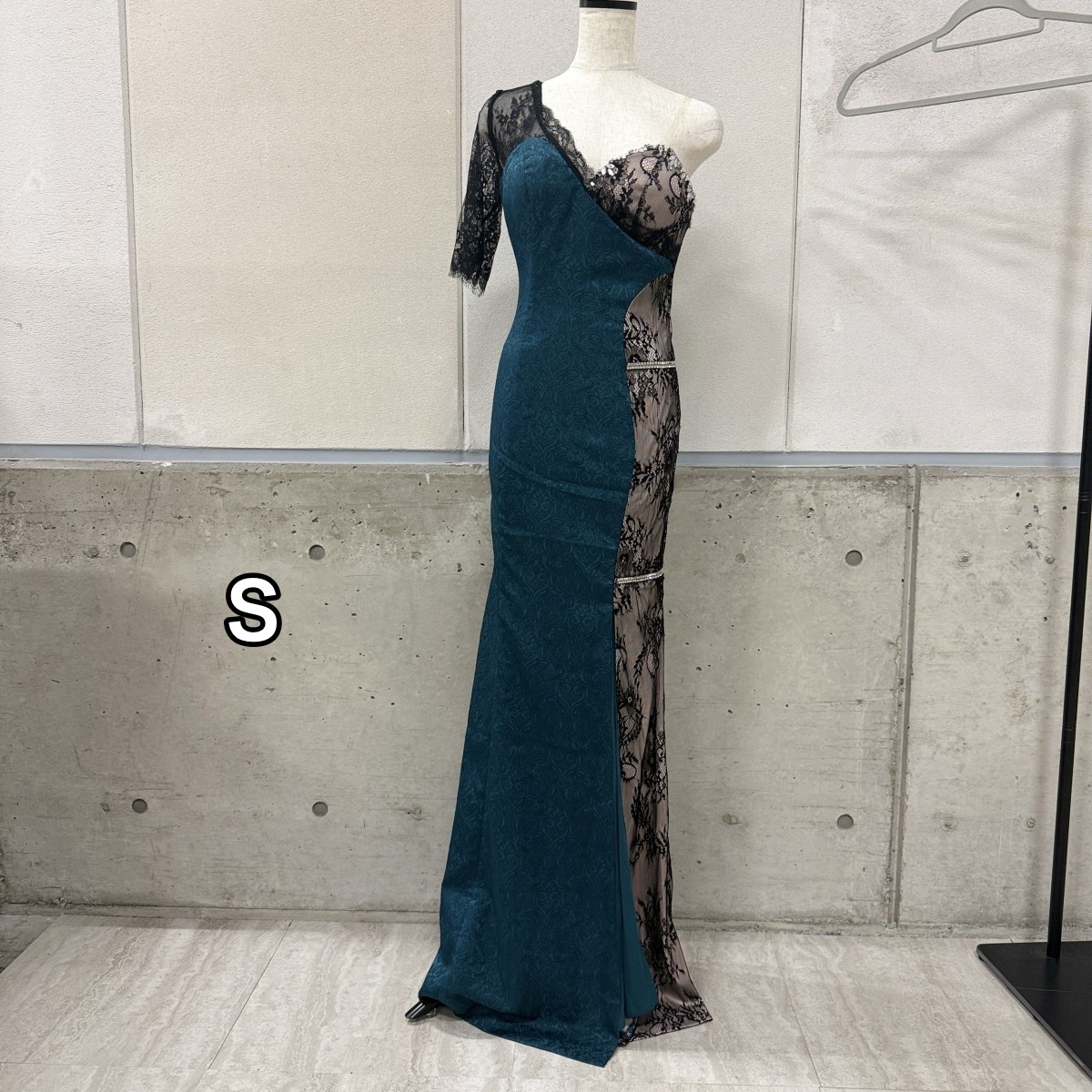 Z04229【直接引取可】タグ付き OKONOGI 51305 ロングドレス M ブルーグリーン ワンショルダー レース ビジュー パーティー キャバドレス