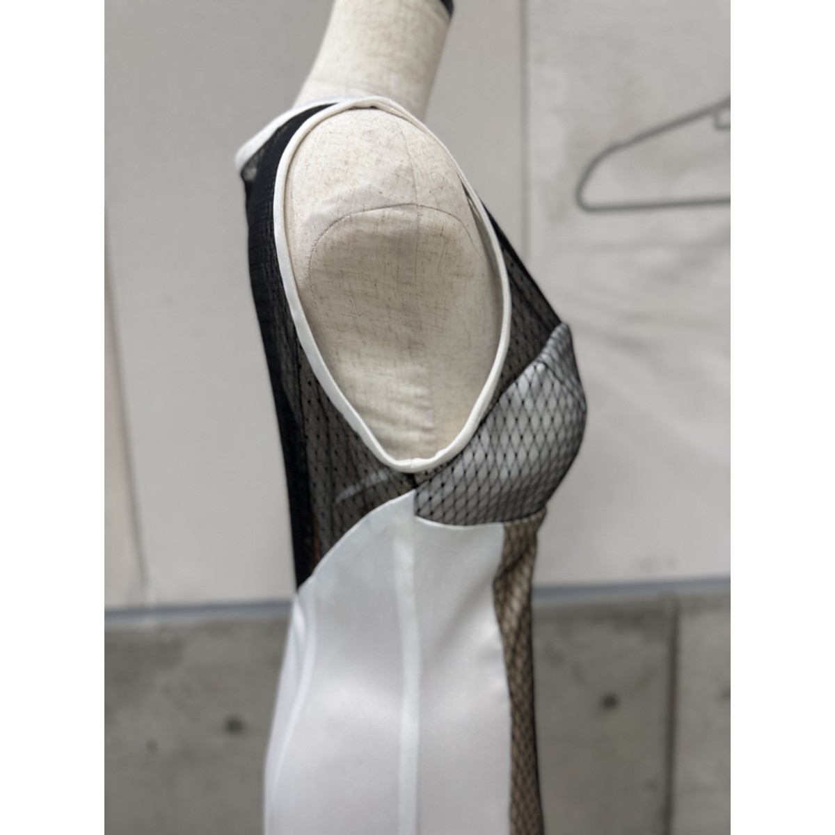 Z04235【直接引取可】LuxeStyle 19009 L ロングキャバドレス ホワイト ブラック メッシュ タイト センタージップ スリット パーティー（8/9）