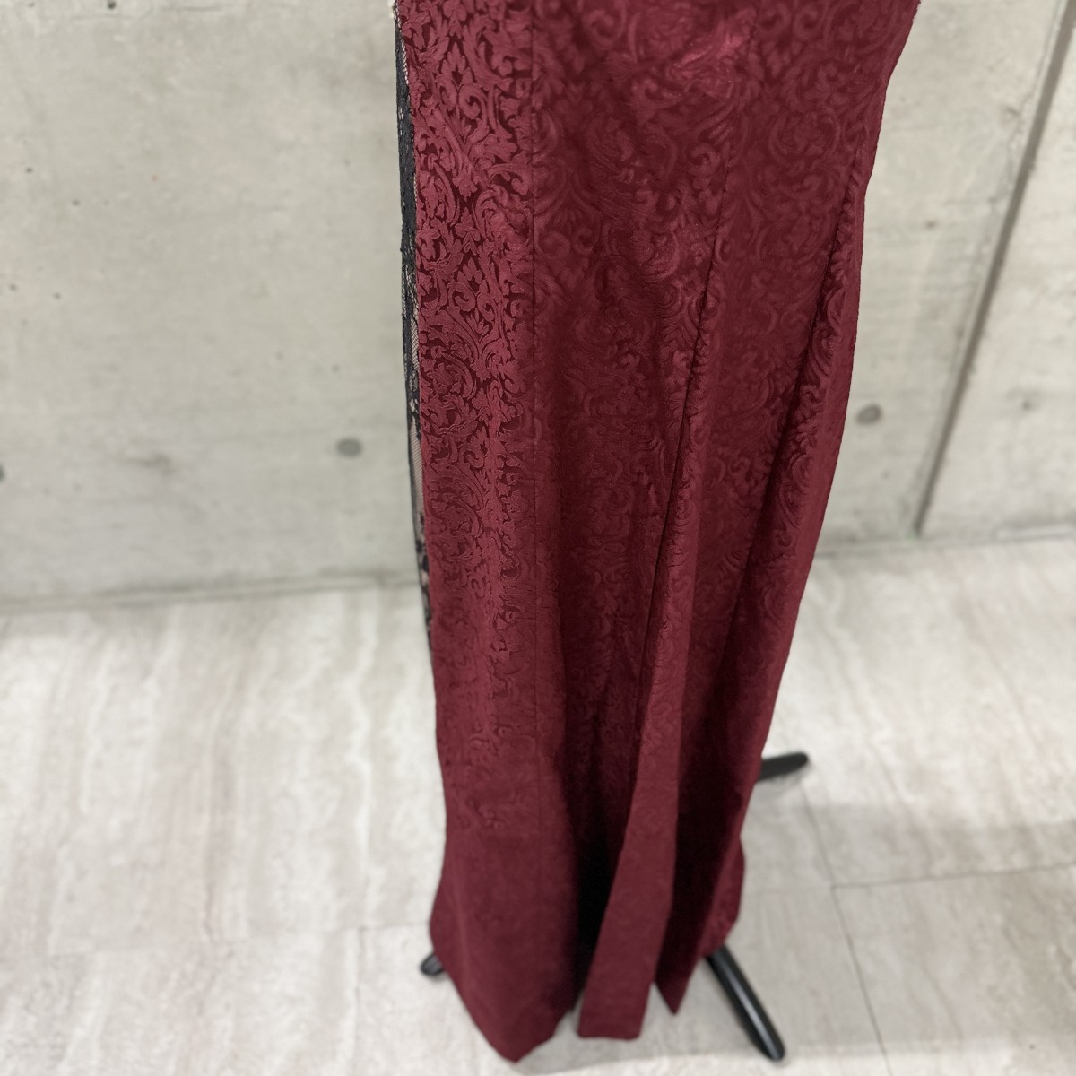 Z04236【直接引取可】LuxeStyle 51305 S ロングドレス ワインレッド ブラックレース ワンショルダー タイト キャバドレス ビジュー（5/9）