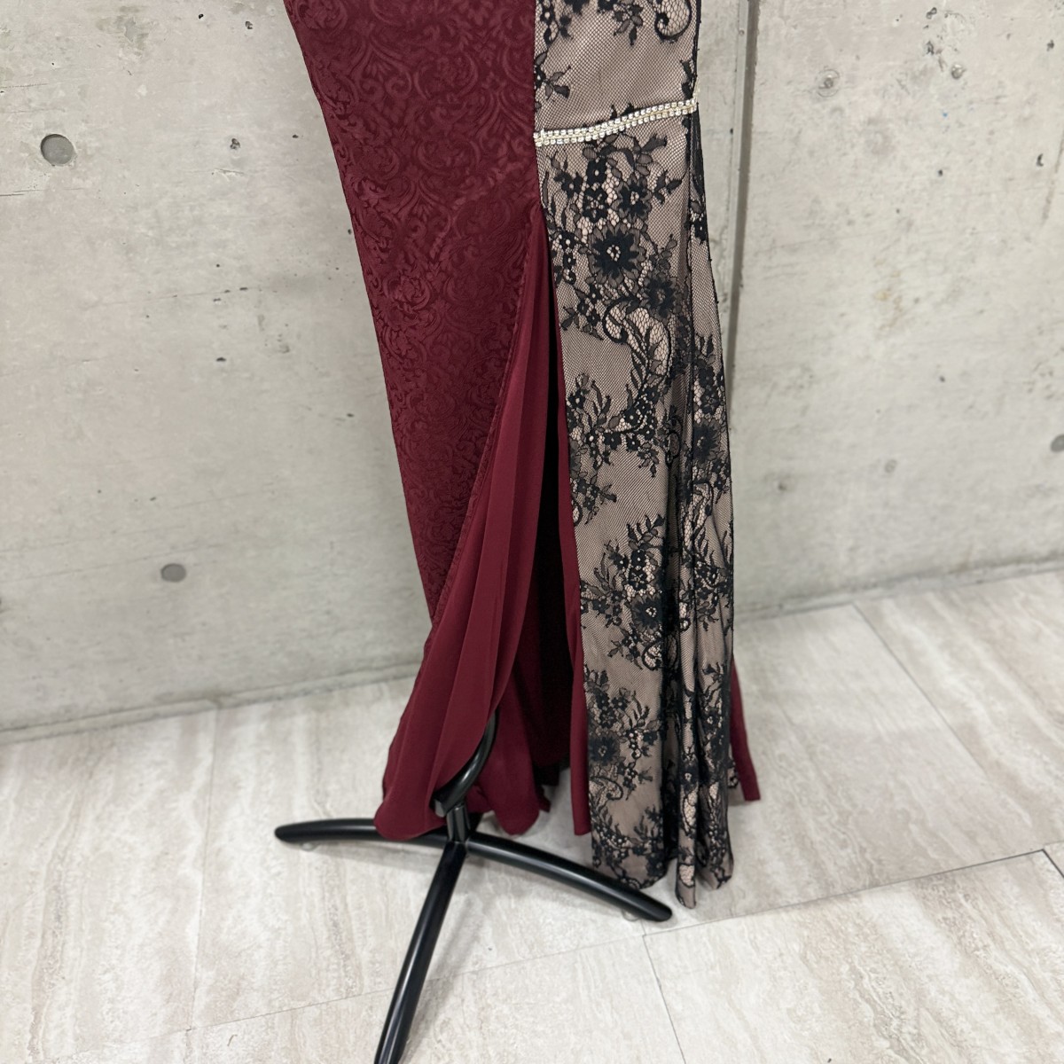 Z04236【直接引取可】LuxeStyle 51305 S ロングドレス ワインレッド ブラックレース ワンショルダー タイト キャバドレス ビジュー（8/9）