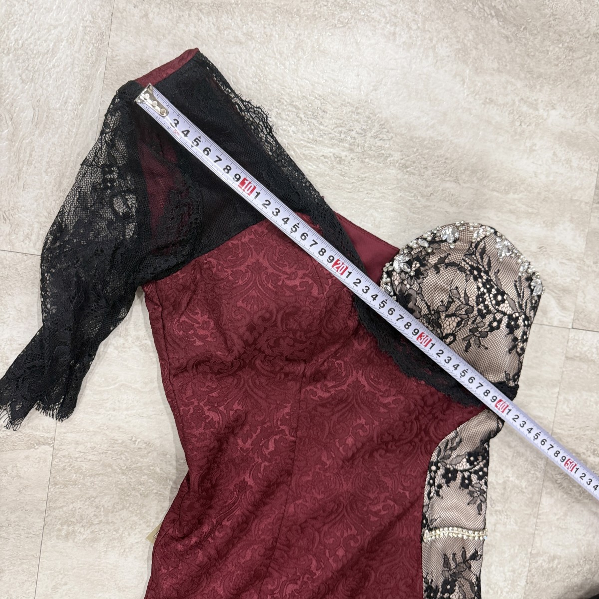 Z04236【直接引取可】LuxeStyle 51305 S ロングドレス ワインレッド ブラックレース ワンショルダー タイト キャバドレス ビジュー（9/9）