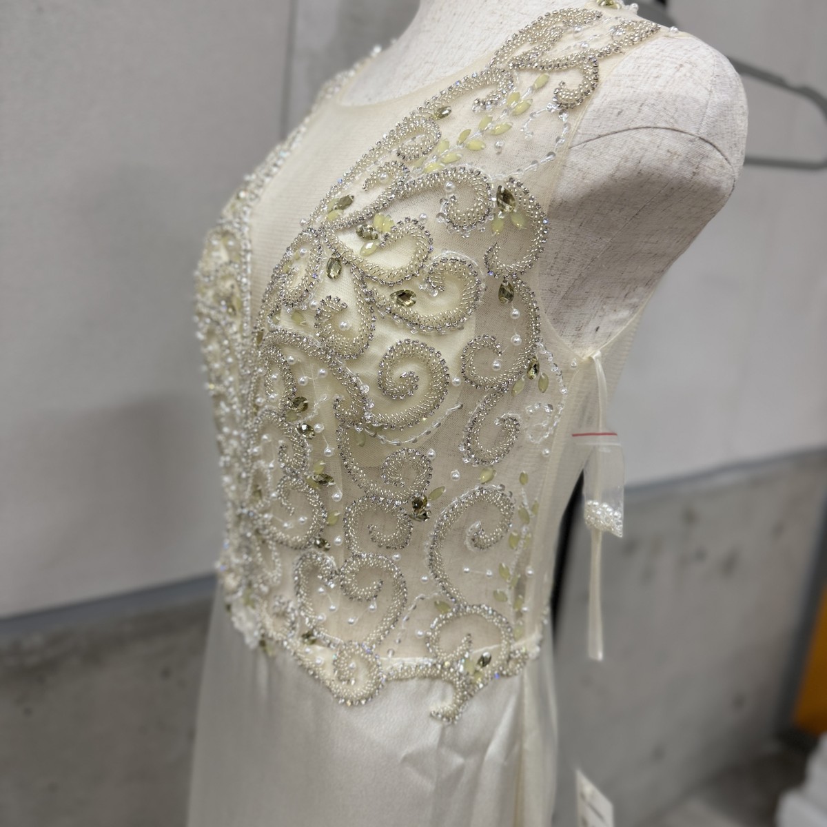 Z04237【直接引取可】OKONOGI 18006 ロングドレス XL 白 アイボリー ビジュー パーティー キャバ イブニングドレス タグ付き（9/10）