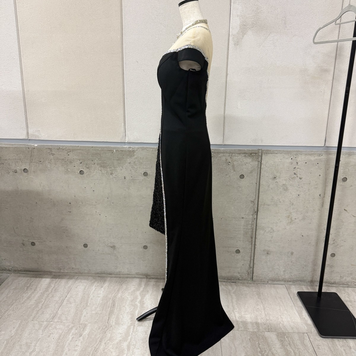 Z04238【直接引取可】LuxeStyle リュクススタイル 51801 ロングドレス XL 黒 ビジュー オフショル シースルー キャバドレス タグ付き（8/10）
