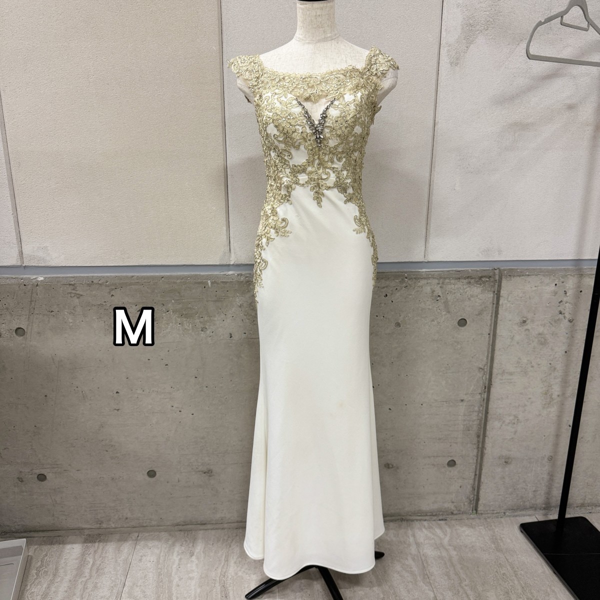 Z04240【直接引取可】LuxeStyle リュクススタイル ロングドレス M 白 ゴールド レース ビジュー 刺繍 編み上げ キャバドレス