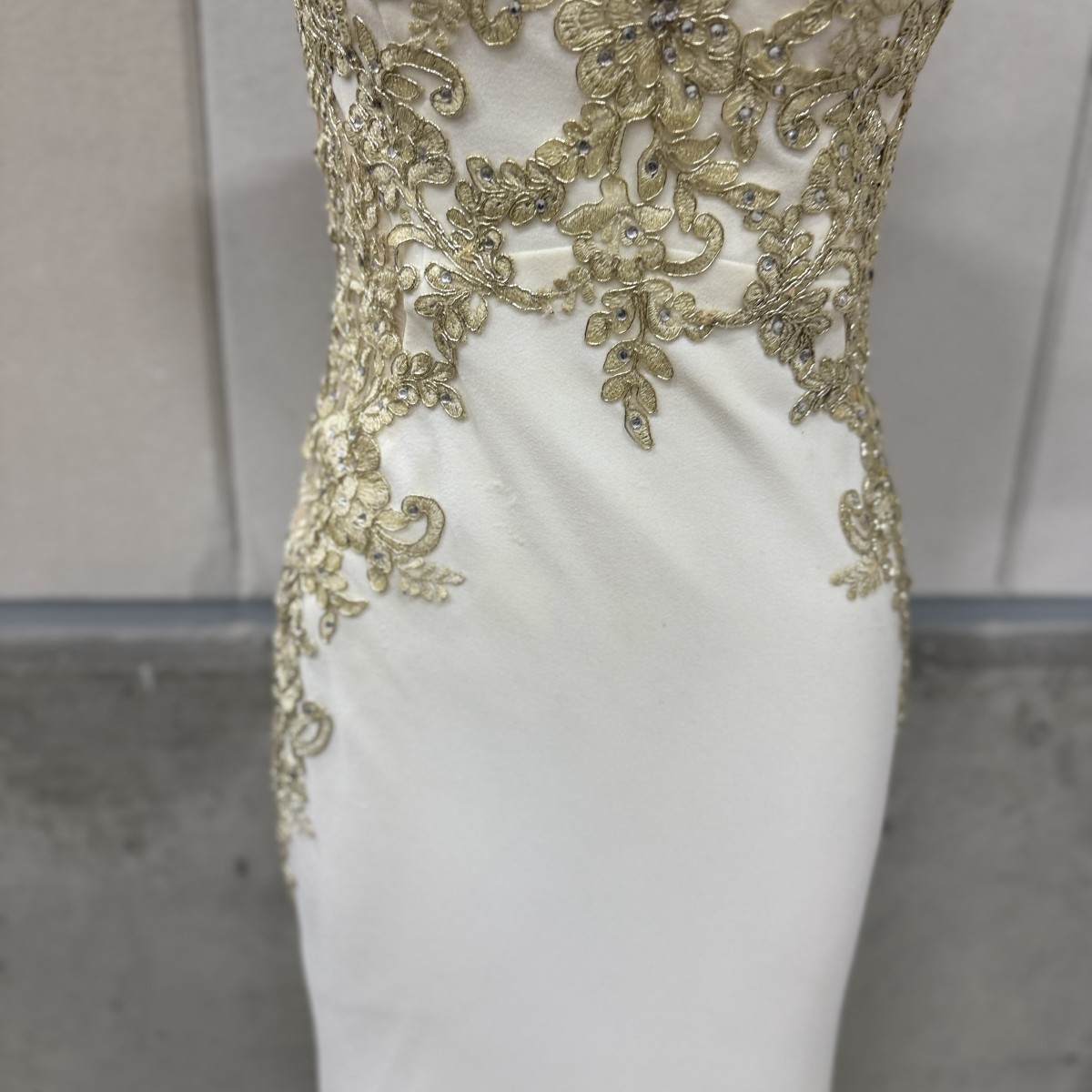 Z04240【直接引取可】LuxeStyle リュクススタイル ロングドレス M 白 ゴールド レース ビジュー 刺繍 編み上げ キャバドレス（3/9）