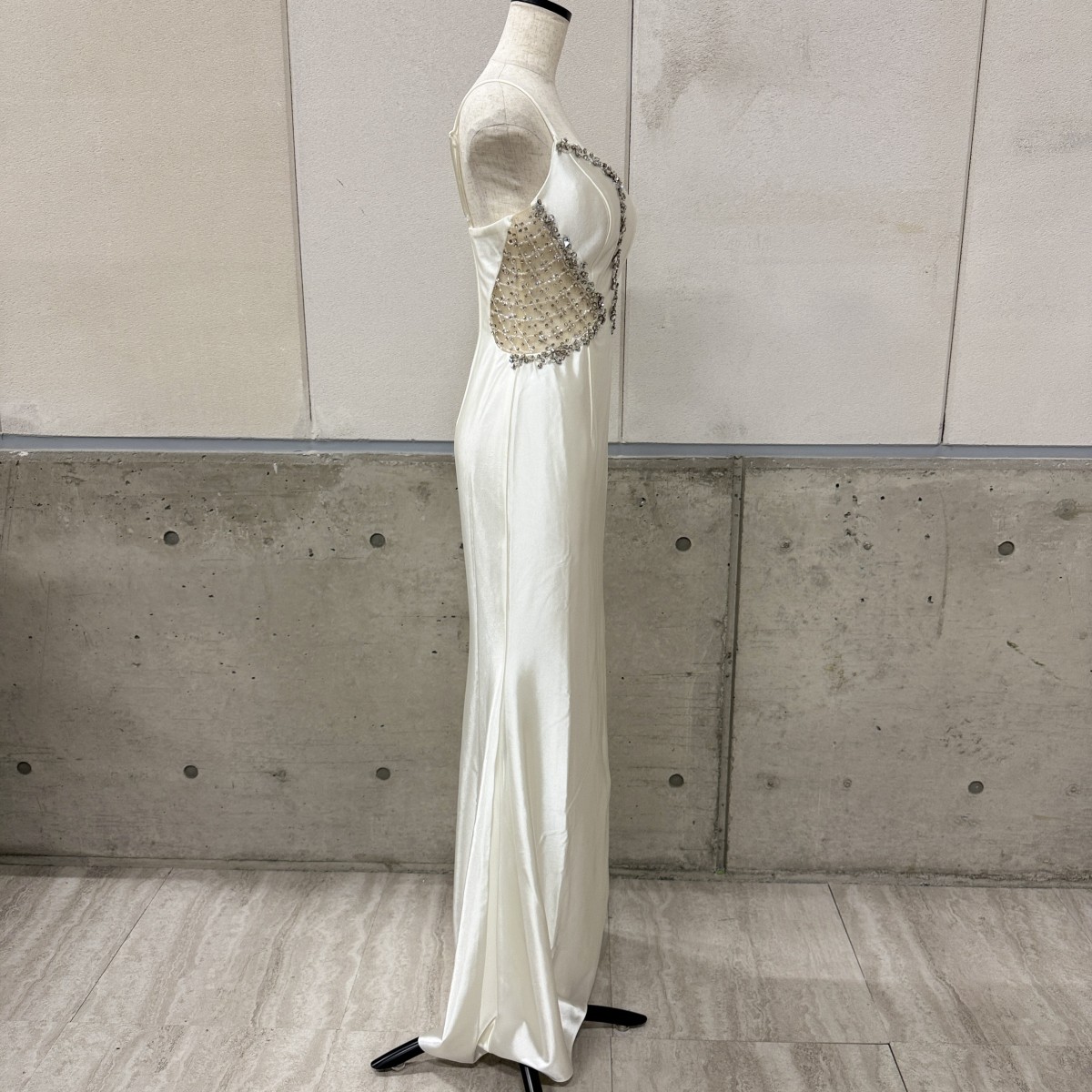 Z04263 【直接引取可】LuxeStyle リュクススタイル 19046 M キャバドレス ロングドレス アイボリー ビジュー サイドシアー タイト Vネック（4/10）