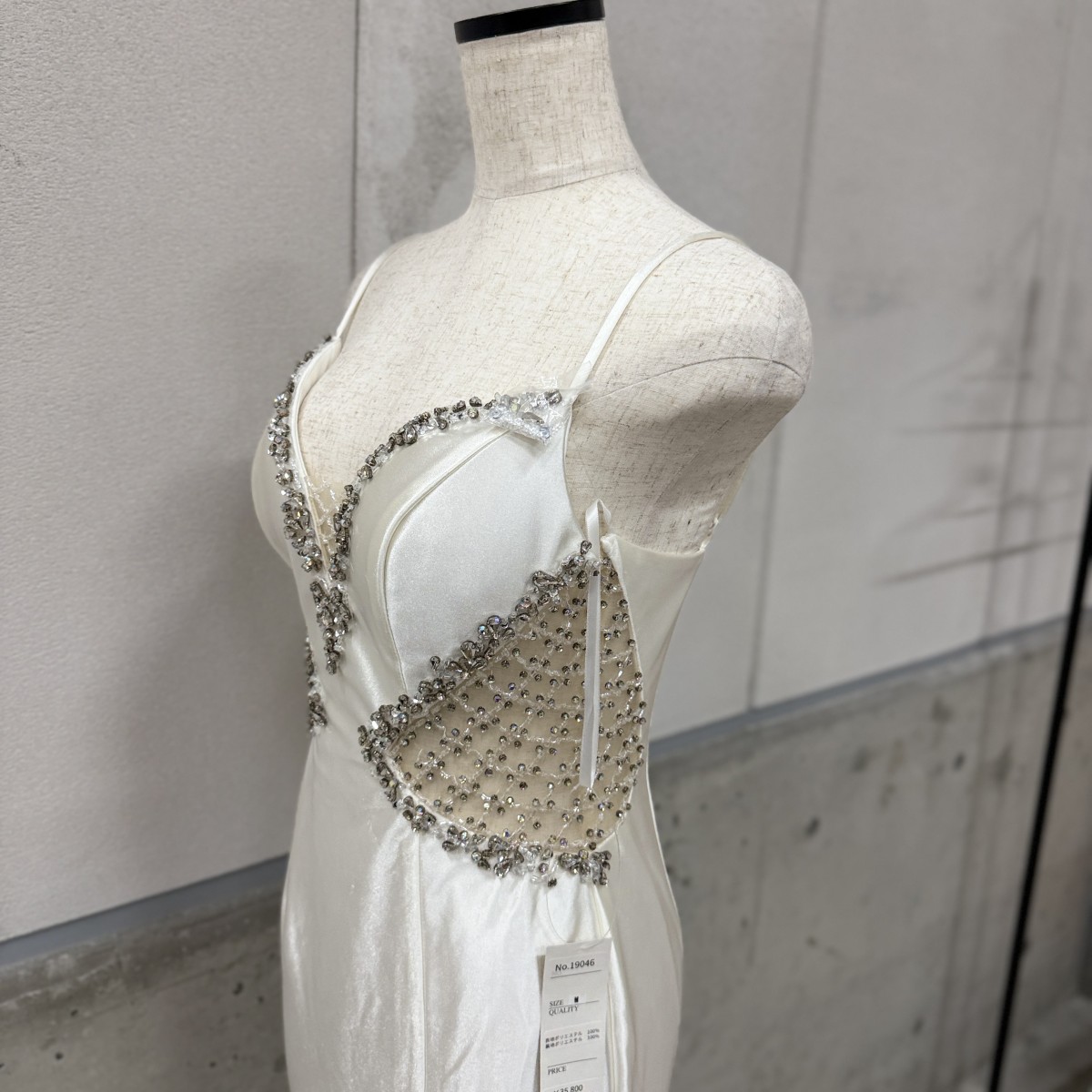 Z04263 【直接引取可】LuxeStyle リュクススタイル 19046 M キャバドレス ロングドレス アイボリー ビジュー サイドシアー タイト Vネック（9/10）